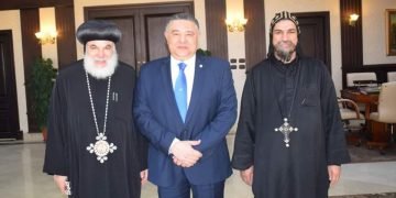 رئيس دير الأنبا أنطونيوس يهنئ محافظ البحر الاحمر بالعام الميلادي الجديد