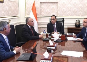 رئيس الوزراء يناقش ملفات ترشيد استهلاك المياه وأنظمة الري الحديث و تأهيل الترع خلال لقائه بوزير الري