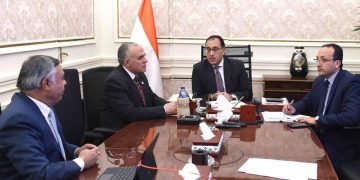 رئيس الوزراء يناقش ملفات ترشيد استهلاك المياه وأنظمة الري الحديث و تأهيل الترع خلال لقائه بوزير الري