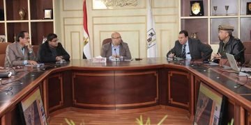 محافظ بني سويف يراجع التصميم النهائي لمشروع تطوير الجزء السفلي بكورنيش النيل