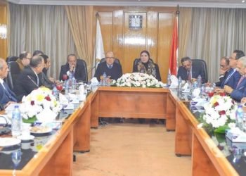 وزيرة التجارة والصناعة تبحث مع مجلس إدارة اتحاد الصناعات وضع رؤية مشتركة لمستقبل الصناعة المصرية