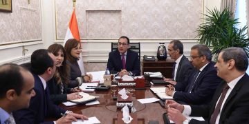 رئيس الوزراء يعقد اجتماعاً لمناقشة سُبل فض التشابكات المالية بين هيئة البريد وبنك الاستثمار القومي