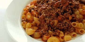 مكرونة باللحم المفروم بنكهة البسطرمة