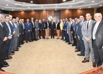 وزير البترول يلتقى شباب برنامج الإدارة المتوسطة