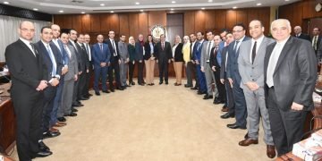 وزير البترول يلتقى شباب برنامج الإدارة المتوسطة