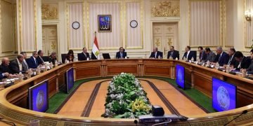 رئيس الوزراء يُتابع نتائج أعمال اللجنة المختصة بدراسة مشروع استزراع أراضي مناطق غرب المنيا