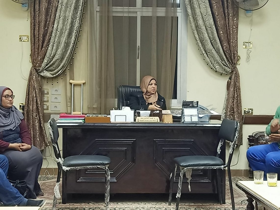 رئيس مدينه القوصية تجتمع برؤساء القرى ومديرى الإدارات لإنجاز الأعمال وخدمة المواطن