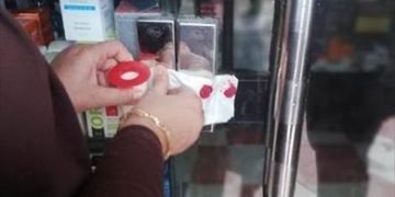 صحة الشرقية تشميع صيدلية بفاقوس وإعدام نصف طن ملح غير صالح للإستهلاك الآدمي بالحسينية