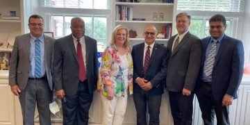 رئيس جامعة أسيوط يتابع إجراءات البدء فى البرنامج المشترك مع جامعة لويزفيل الأمريكية فى مجال الهندسة الطبية