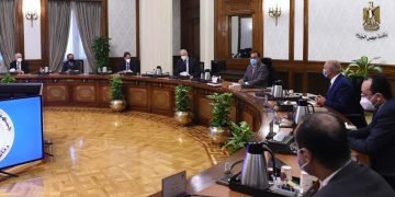 مدبولي يعرب عن سعادته بالانتهاء من كافة التفاصيل الفنية المتعلقة بعقد إنشاء القطار السريع