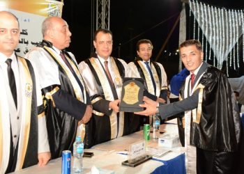 بالصور.. جامعة أسيوط تحتفل  بتكريم أوائل خريجي كلية الحقوق في شعبتيها العربية والإنجليزية من الدفعتين 2020 و 2021