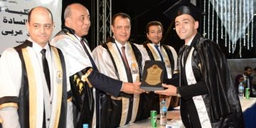 بالصور.. جامعة أسيوط تحتفل  بتكريم أوائل خريجي كلية الحقوق في شعبتيها العربية والإنجليزية من الدفعتين 2020 و 2021