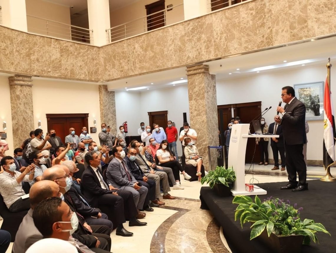 قبول الطلاب الحاصلين على الثانوية العامة بالجامعات والمعاهد المرحلة الأولي عام 2021