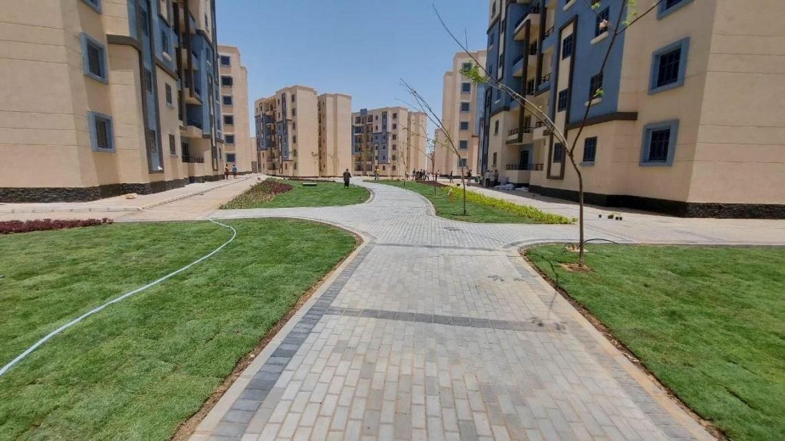 وزير الإسكان يستعرض الموقف التنفيذي للمشروعات السكنية والخدمية بمدينة حدائق العاصمة