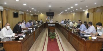 محافظ أسيوط يلتقى رؤساء المراكز والاحياء ويشدد على تكثيف حملات ازالة التعديات ضمن الموجة الـ 18  وتطوير الأداء في منظومة تقنين أراضي أملاك الدولة