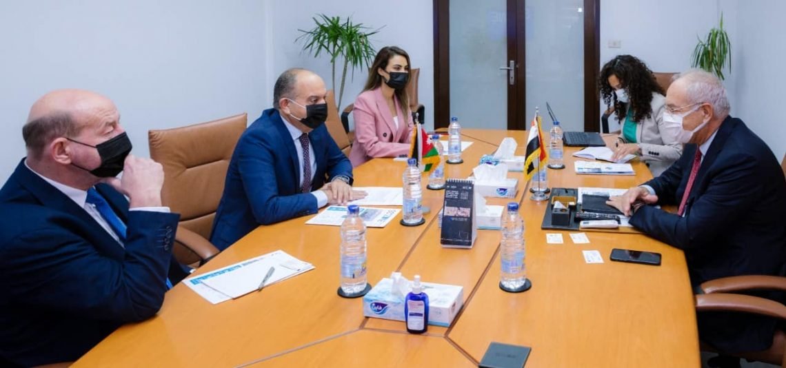 اقتصادية قناة السويس تستقبل سفير المملكة الأردنية لبحث مجالات التعاون بين البلدين