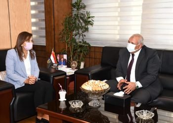وزيرة التخطيط تلتقي محافظ الوادي الجديد لمناقشة خطط ومشروعات المحافظة بالخطة الاستثمارية للعام الحالي