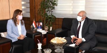 وزيرة التخطيط تلتقي محافظ الوادي الجديد لمناقشة خطط ومشروعات المحافظة بالخطة الاستثمارية للعام الحالي