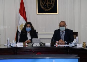 وزير الإسكان ومحافظ دمياط يبحثان مقترحات تطوير بعض المناطق بمدينة رأس البر بمحافظة دمياط