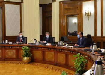 رئيس الوزراء يلتقي وفدا من كبار أعضاء الرابطة الأفريقية لمصنعي السيارات