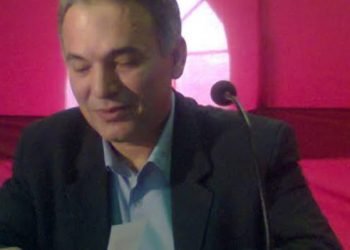 الشاعر محمد الشحات محمد .. من عزلته يهدى أحبته