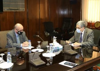 وزير الكهرباء والطاقة المتجددة يجتمع مع سفير قبرص بالقاهرة وذلك لمتابعة مستجدات مشروع الربط الكهربائى بين البلدين
