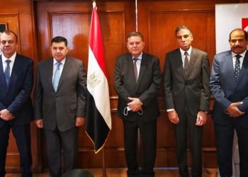 وزير قطاع الأعمال العام يشهد توقيع بروتوكول بين “القابضة للنقل” و”إي فاينانس” للربط والتحصيل الإلكتروني