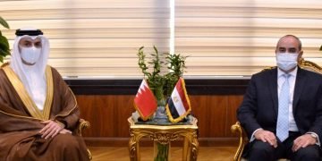 وزير الطيران المدنى يلتقى سفير مملكة البحرين لاستعراض الموضوعات ذات الاهتمام المشترك.