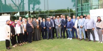 بمشاركة 60  من ممثلي الحكومة وأصحاب الأعمال العمال القوى العاملة والعمل الدولية يجتمعان لتعزيز علاقات العمل ومؤسساتها