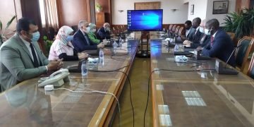 عبد العاطى يلتقي كارل جوستاف وزير المياه الناميبي ورئيس مجلس وزراء المياه الأفارقة