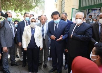 وزيرا التعليم العالي والصحة ورئيس جامعة القاهرة يتفقدون مراكز التطعيم للوقاية من فيروس كورونا بجامعة القاهرة