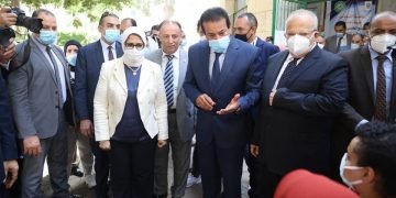 وزيرا التعليم العالي والصحة ورئيس جامعة القاهرة يتفقدون مراكز التطعيم للوقاية من فيروس كورونا بجامعة القاهرة