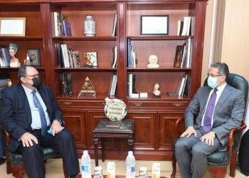 وزير السياحة والآثار يستقبل  مدير مكتب اليونسكو بالقاهرة.