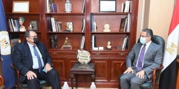 وزير السياحة والآثار يستقبل  مدير مكتب اليونسكو بالقاهرة.