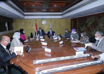 وزير النقل يبحث مع وزير السياحة والآثار  سرعة وضع الألية النهائية لكافة الإجراءات المطلوبة لتنفيذ استراتجية تعظيم سياحة اليخوت في مصر