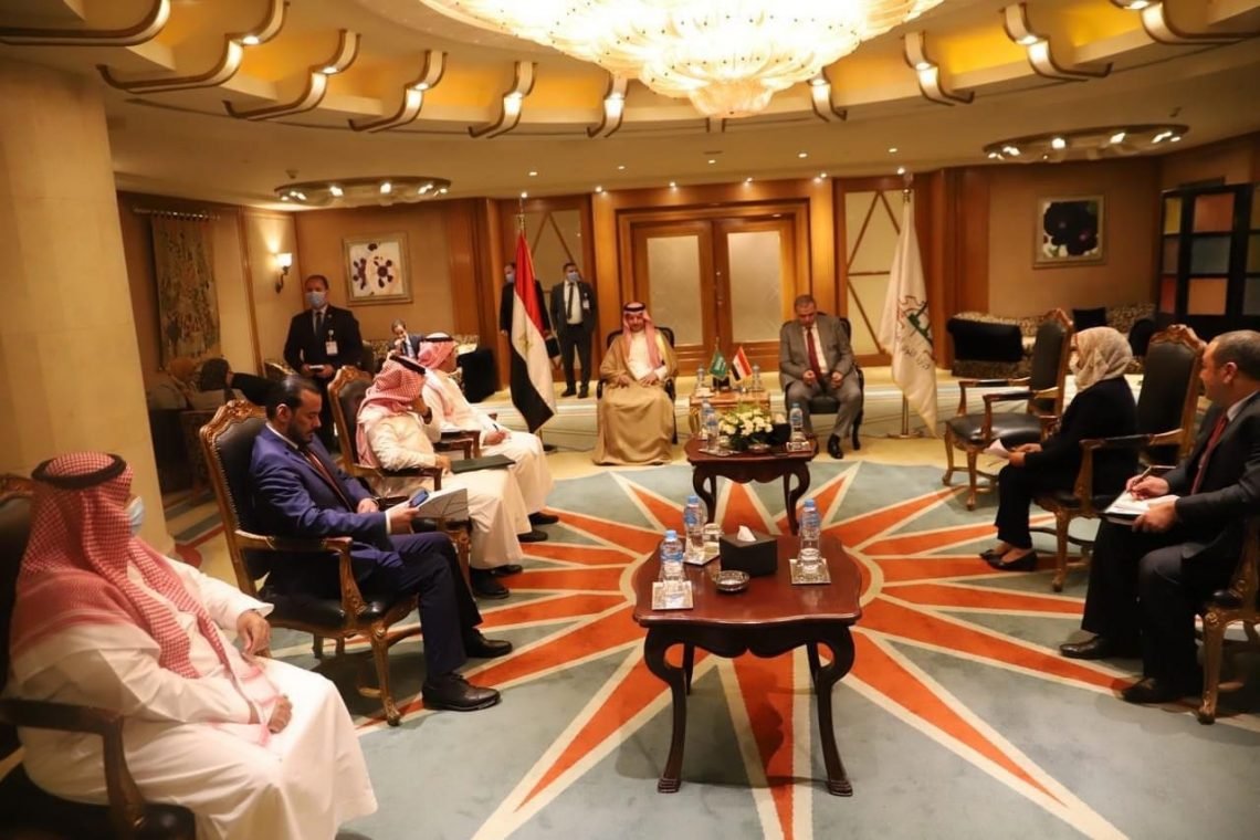 سعفان.. يتابع مع نائب نظيره السعودي أحوال العمالة المصرية وتطوير آليات حمايتها وتسهيل عودة من تلقوا تطعيم كورونا