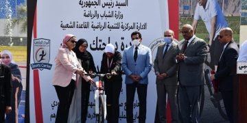 وزير الشباب والرياضة يُسلم دراجات المرحلة الثالثة لمبادرة “دراجتك صحتك” بالمركز الأوليمبي