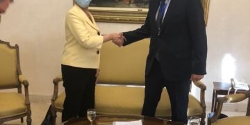 وزيرة البيئة ونظيرها القبرصى يلتقيان لتعزيز سبل التعاون البيئى بين البلدين