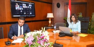 وزيرة الهجرة.. تلقي محاضرة بالدبلومة التطبيقية حول المهارات الحديثة في العمل البرلماني للعضوات