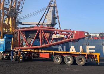 اقتصادية قناة السويس..  ميناء الأدبية يستقبل أكبر “ونش” في العالم بحمولة 1200 طن