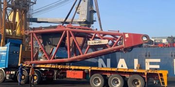 اقتصادية قناة السويس..  ميناء الأدبية يستقبل أكبر “ونش” في العالم بحمولة 1200 طن