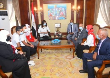 وزيرة الهجرة تستقبل وفدا من “مدرسة الغُريّب للتعليم الأساسي” بعد فوزها بلقب “المدرسة المتميزة” بمسابقة تحدي القراءة العربي