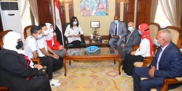 وزيرة الهجرة تستقبل وفدا من “مدرسة الغُريّب للتعليم الأساسي” بعد فوزها بلقب “المدرسة المتميزة” بمسابقة تحدي القراءة العربي