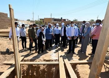 وزير الإسكان ومحافظ أسوان يتفقدان مشروعات المبادرة الرئاسية “حياة كريمة” بمركز كوم امبو بمحافظة أسوان
