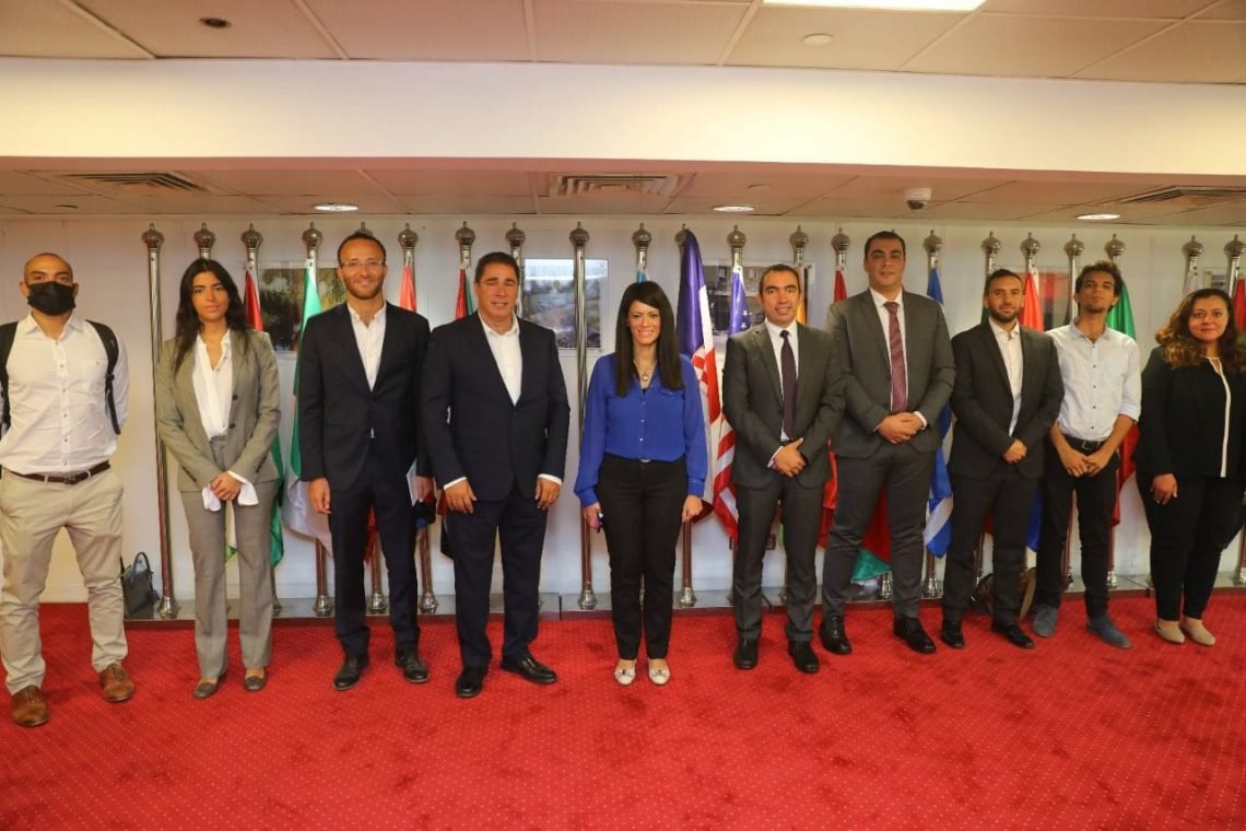 «المشاط» تلتقي مجموعة من الشركات الناشئة المشاركة في مؤتمر القمة الأفريقي الفرنسي الجديد