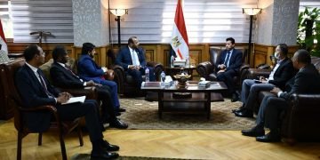 وزير الشباب والرياضة يستقبل رئيس مجلس الشارقة الرياضي