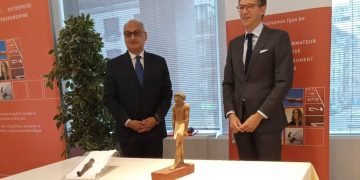 استرداد السفارة المصرية في بروكسل لقطعتين أثريتين من الحكومة البلجيكية