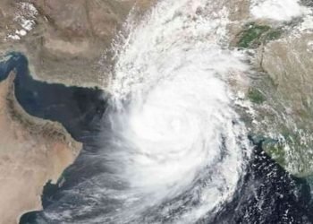 “شاهين” إعصار مدارى يستدعي إعلان حالة الطوارىء بالامارات