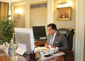 وزير التعليم العالي يستعرض تقريرًا حول أنشطة صندوق رعاية المبتكرين والنوابغ
