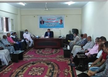 رئبس مدينة بني سويف لأعضاء لجنة التنمية المجمتعية المتكاملة :” هنشتغل معا من اجل مستقبل افضل” بمجلس قروي باروط